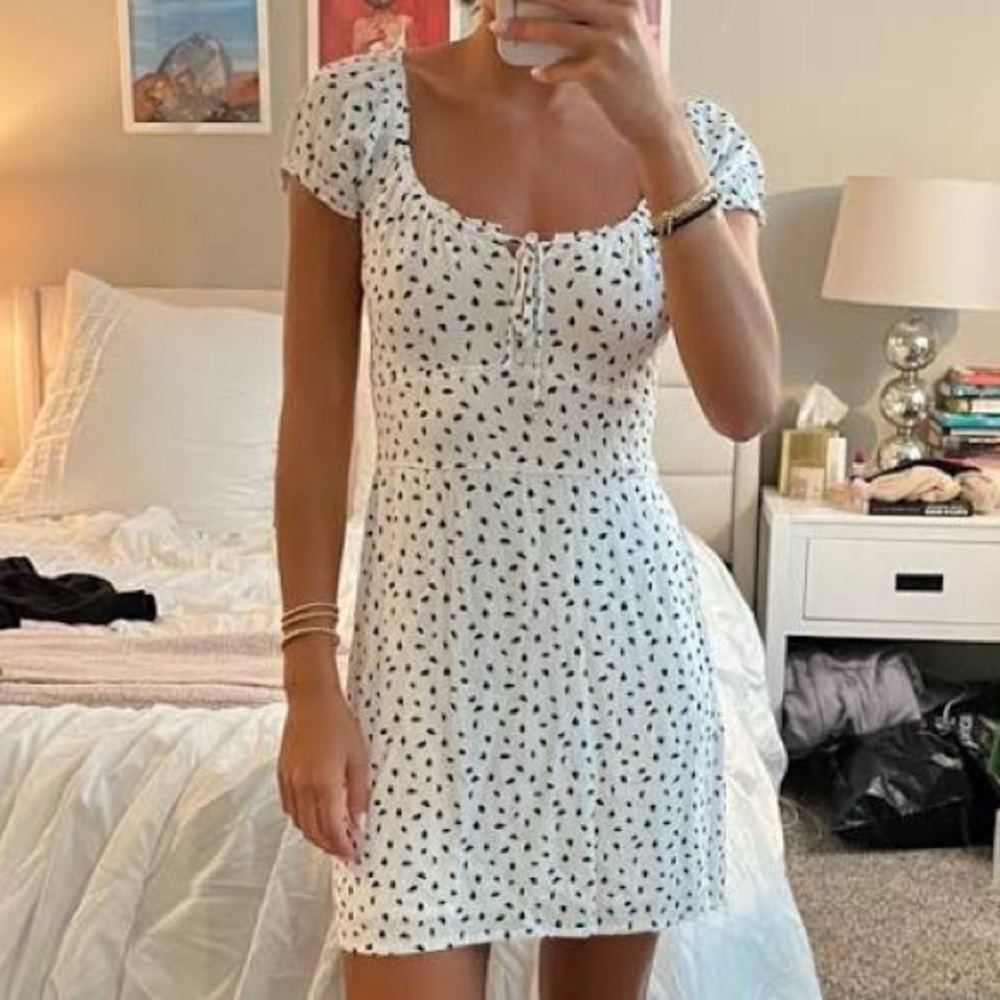 ABERCROMBIE AND FITCH white spotted mini dress